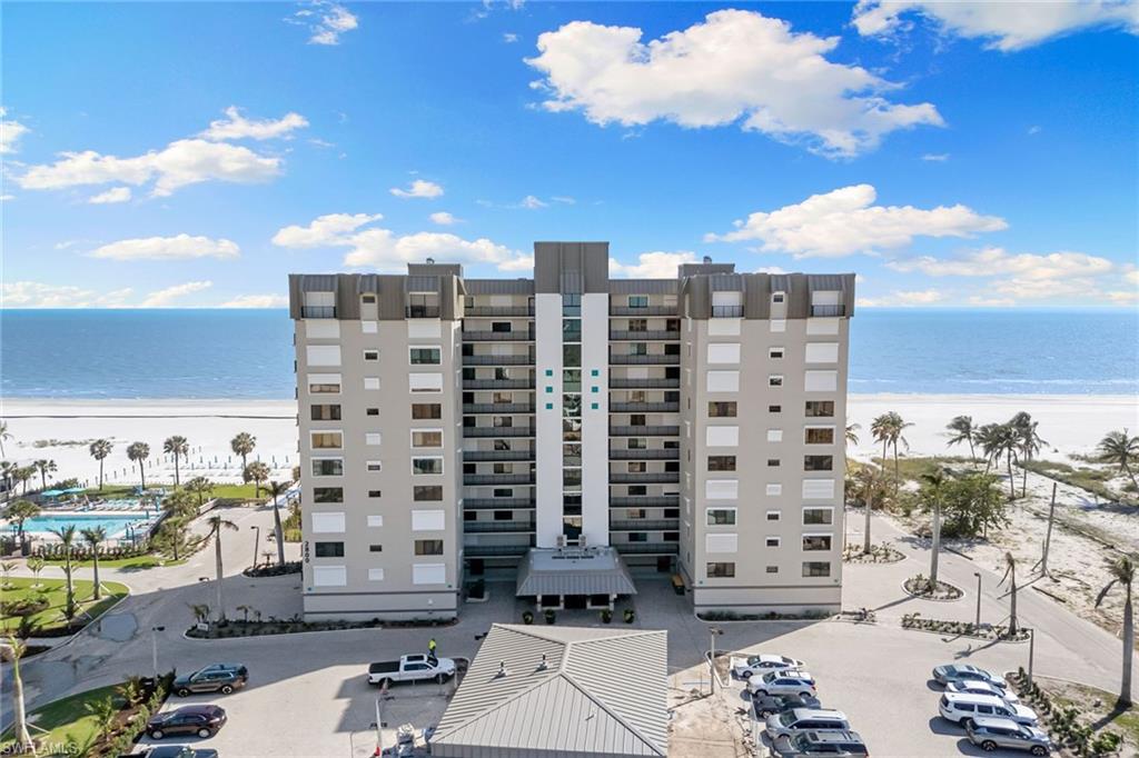 CAPER BEACH CLUB - Residential