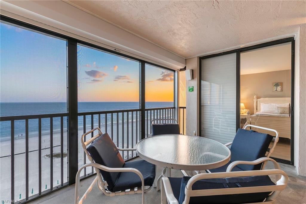 CAPER BEACH CLUB - Residential