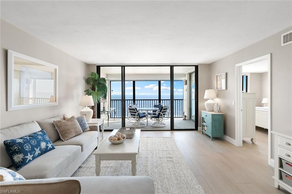CAPER BEACH CLUB - Residential