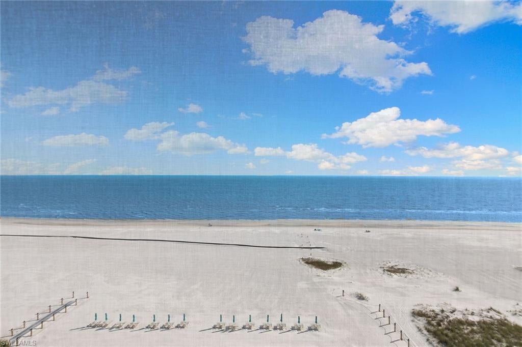CAPER BEACH CLUB - Residential