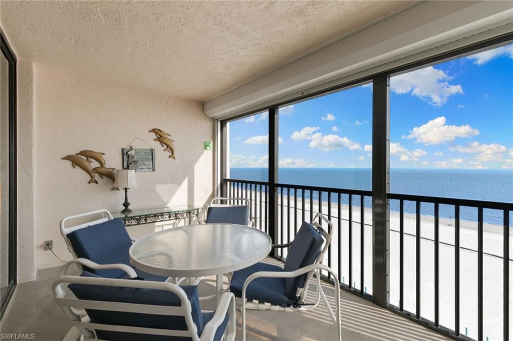 CAPER BEACH CLUB - Residential