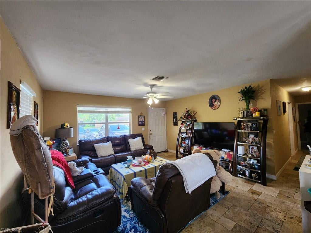 NAPLES MANOR - Residential