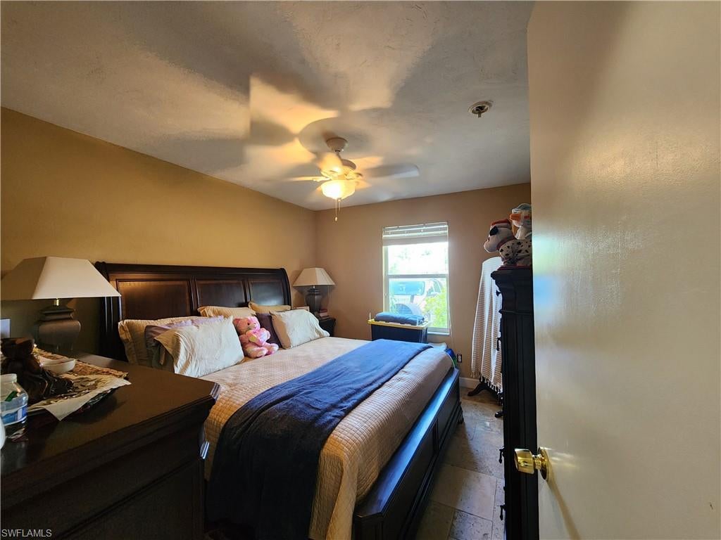 NAPLES MANOR - Residential