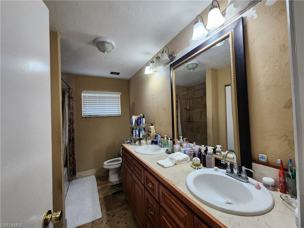 NAPLES MANOR - Residential
