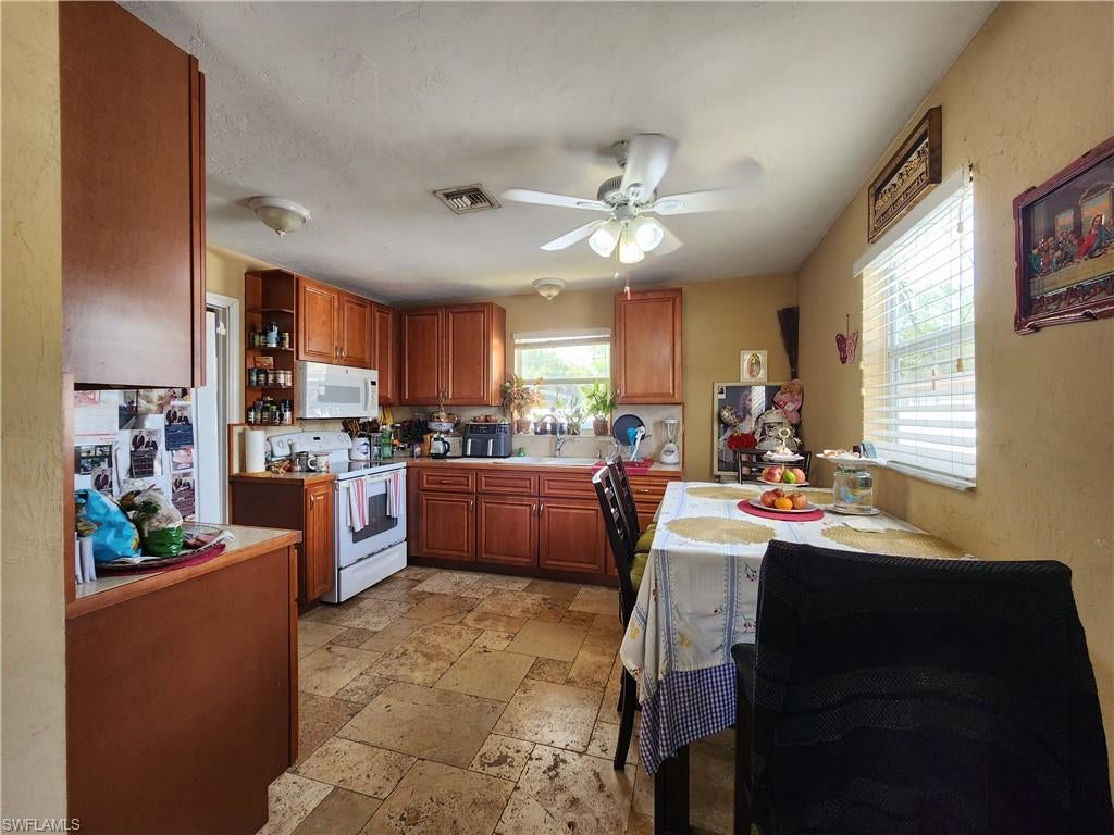 NAPLES MANOR - Residential