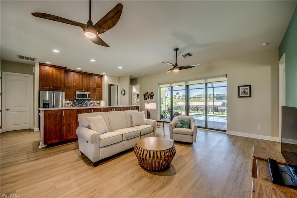 CHARLOTTE SHORES - Residential