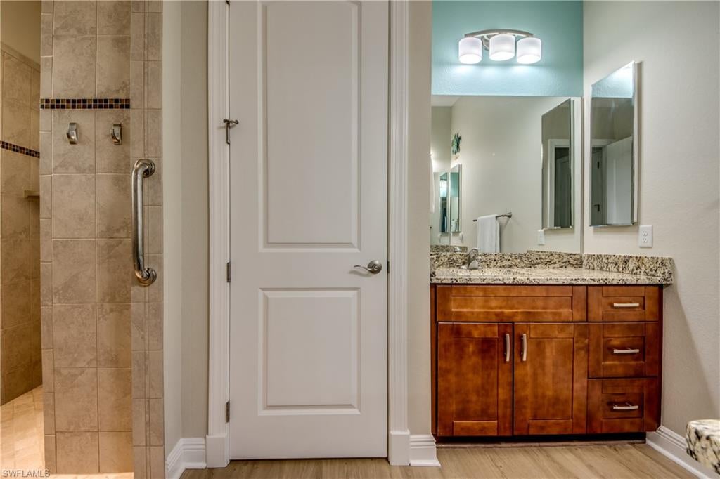 CHARLOTTE SHORES - Residential