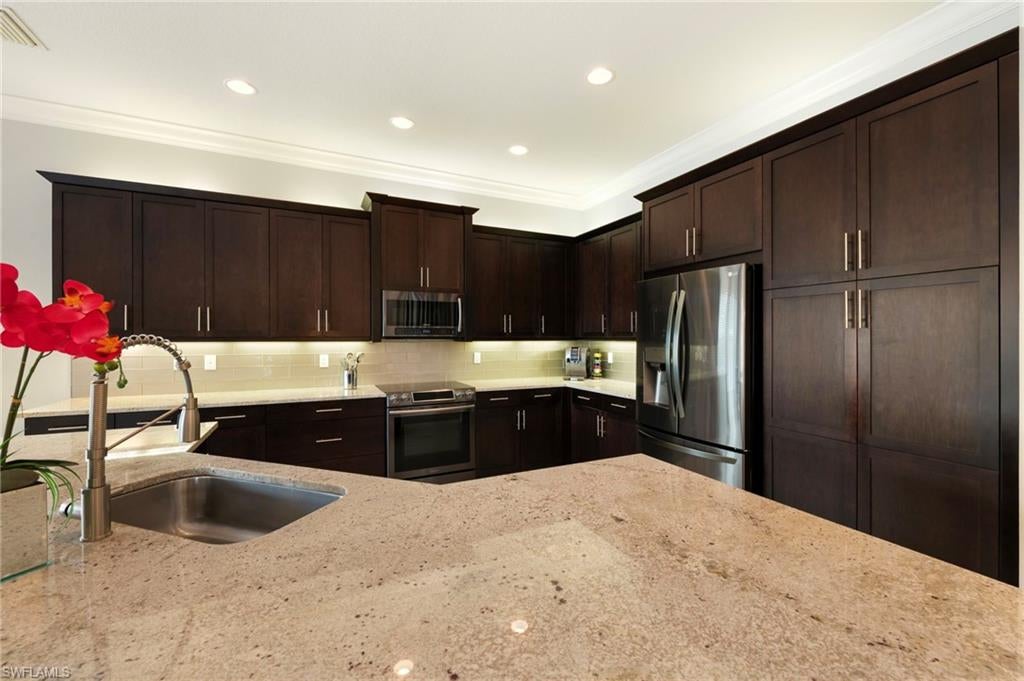 RIVERSTONE - Residential