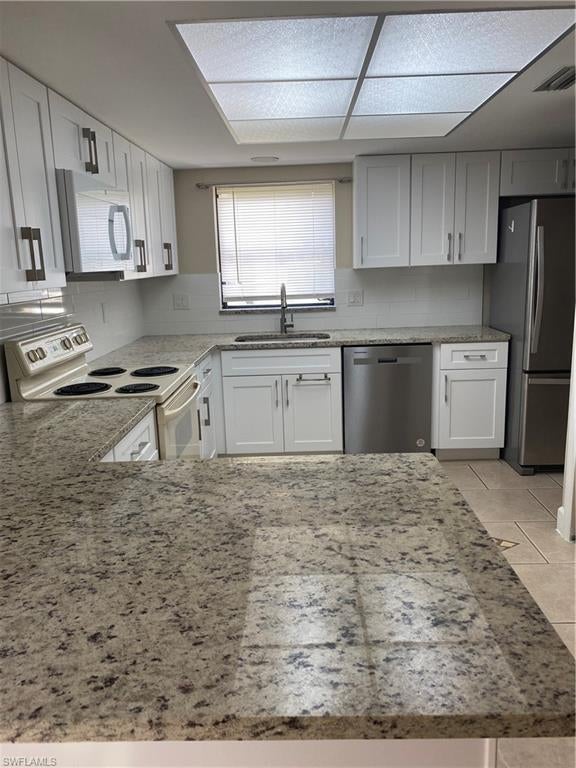 Two bedroom two bath, updated kitchen and bathroom condo for rent located in Yachtsman Cove. Yachtsman Cove is located in Riverbed community located on the Caloosahatchee River. Included in the rent are all the appliances, washer and dryer and water. Community comes with a community pool and dock. Located near I 75 restaurants and grocery store just five minutes away.