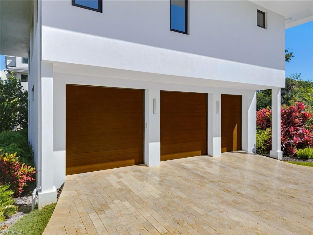 HIDEAWAY BEACH - Residential