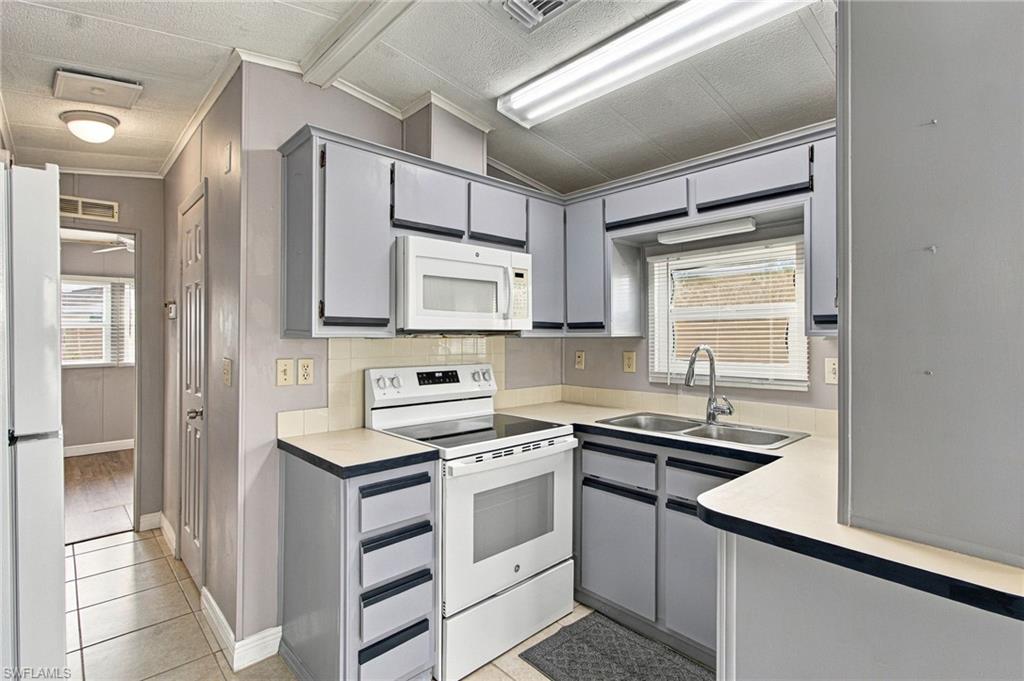 GRANADA LAKES ADULT  RV RESORT - Residential