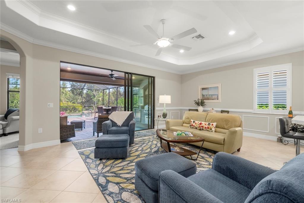 TWIN EAGLES - Residential