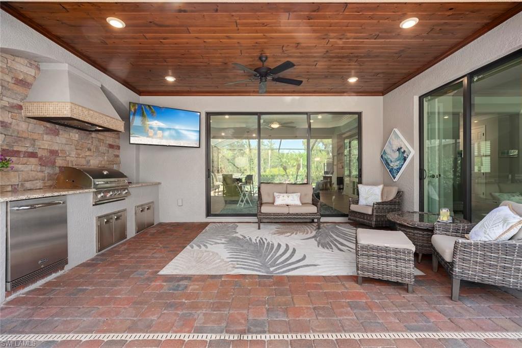 TWIN EAGLES - Residential