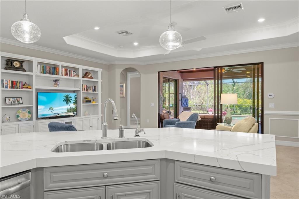 TWIN EAGLES - Residential