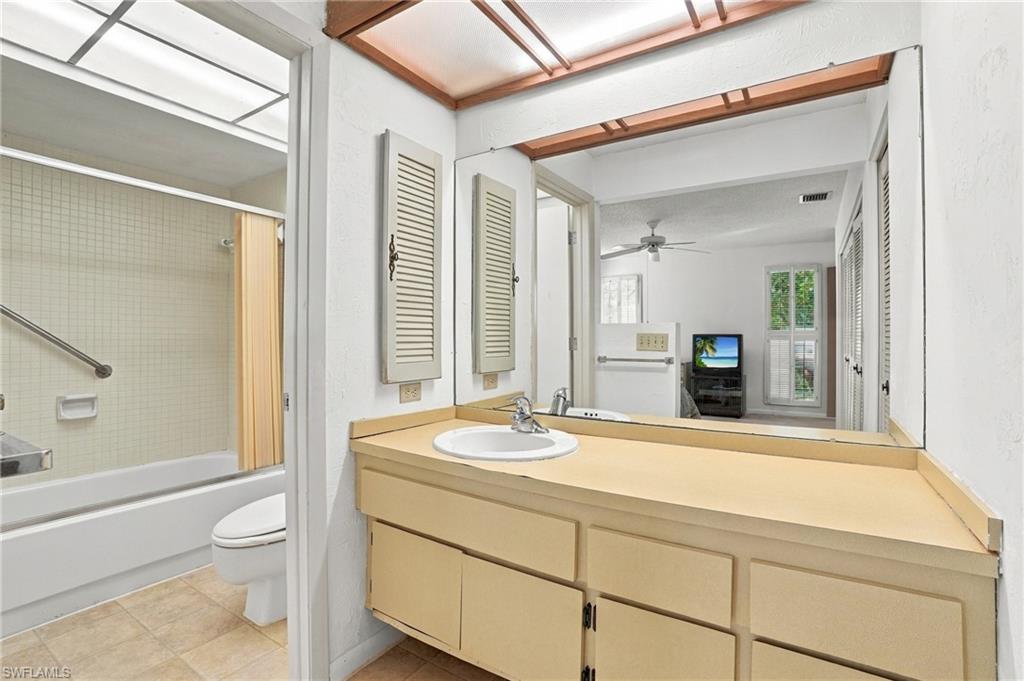LAKEWOOD VILLAS - Residential