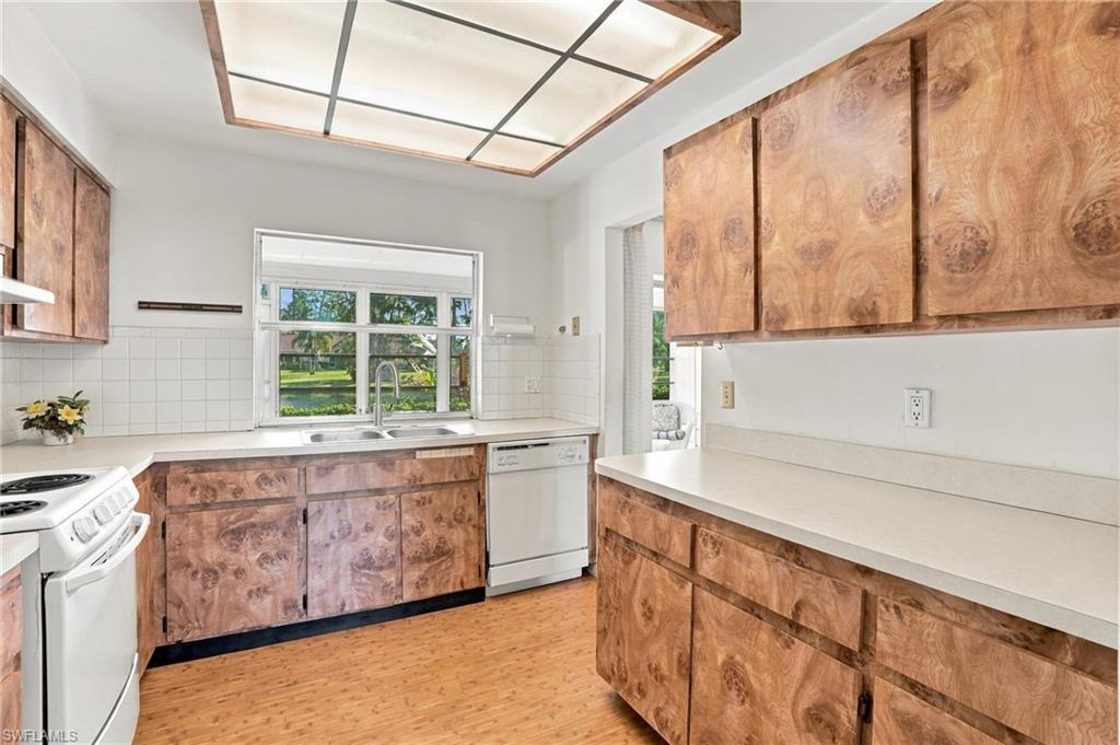 LAKEWOOD VILLAS - Residential