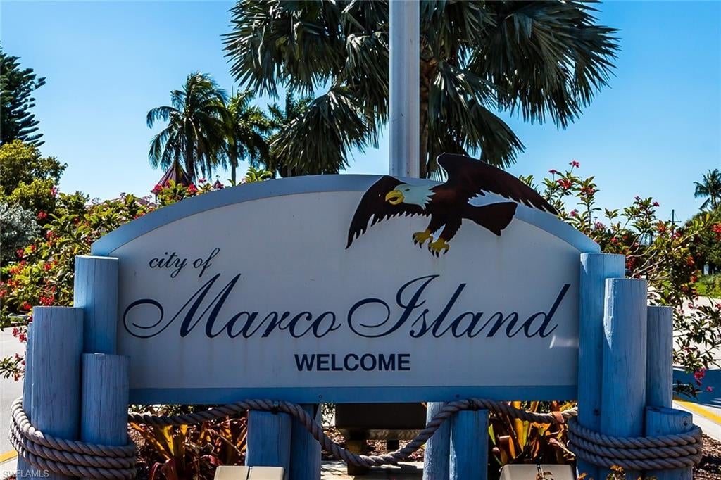 MARCO BEACH - Land