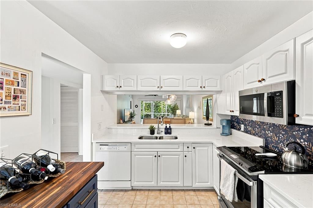 NAPLES SANDPIPER BAY CLUB - Residential Lease