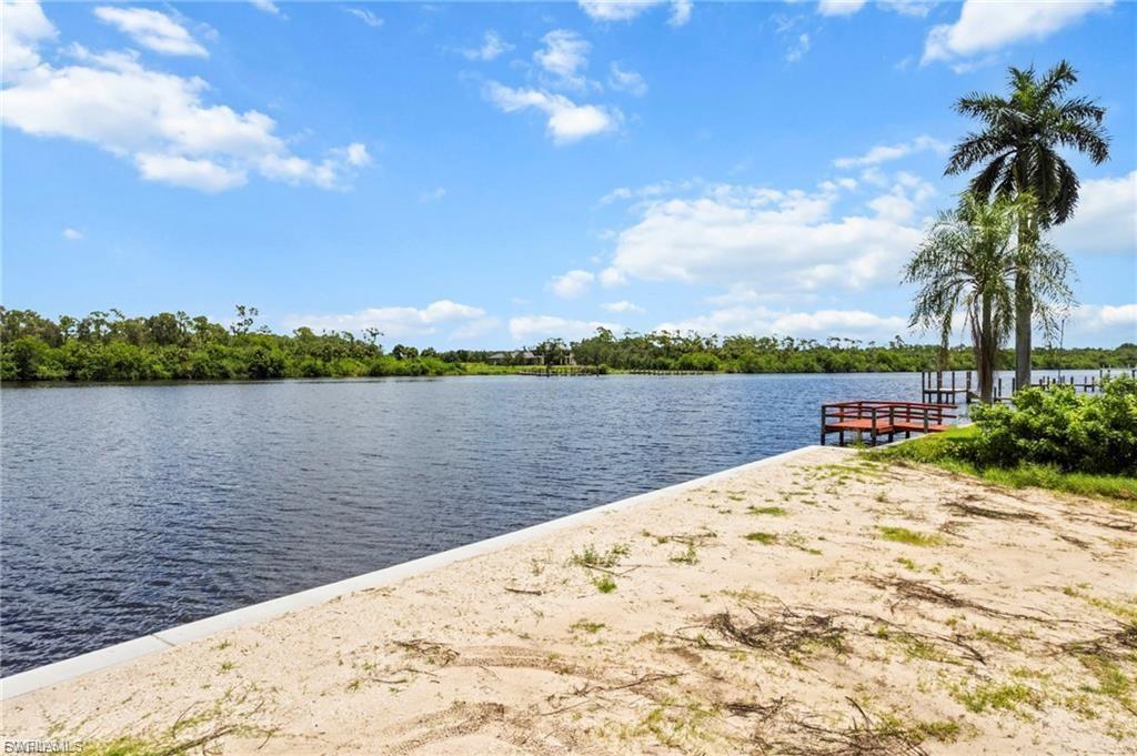 RIVER FOREST - Land
