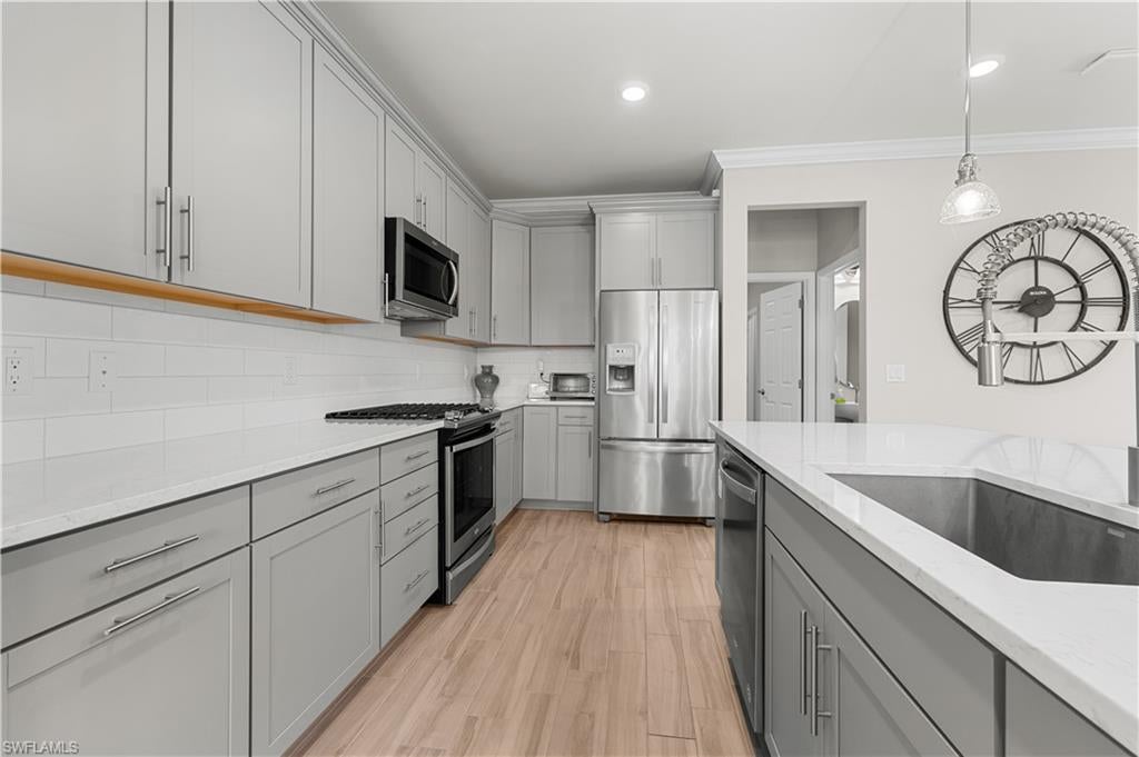 AVERY SQUARE - Residential Lease