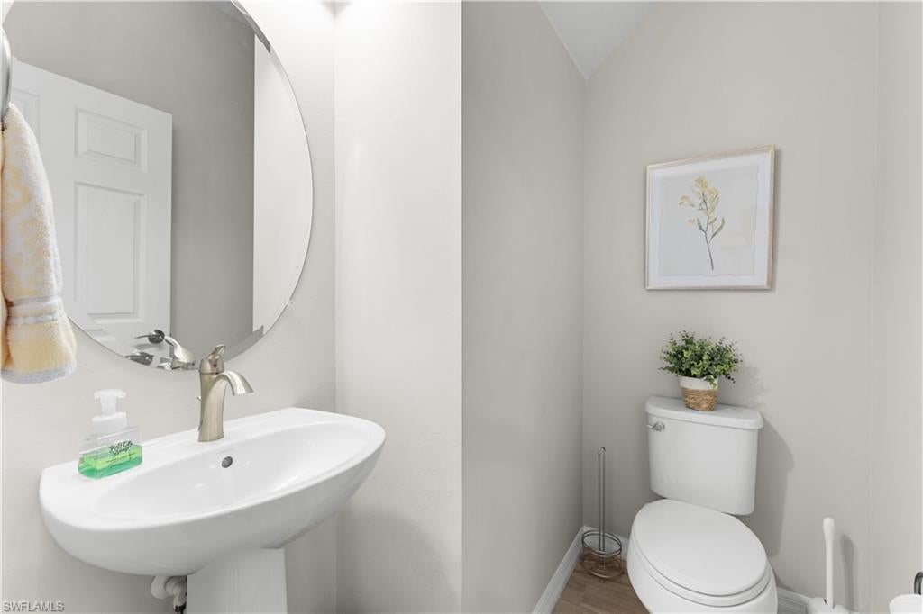 AVERY SQUARE - Residential Lease