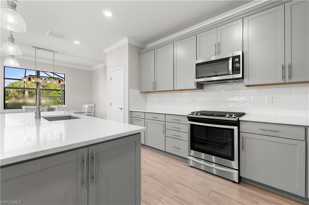 AVERY SQUARE - Residential Lease