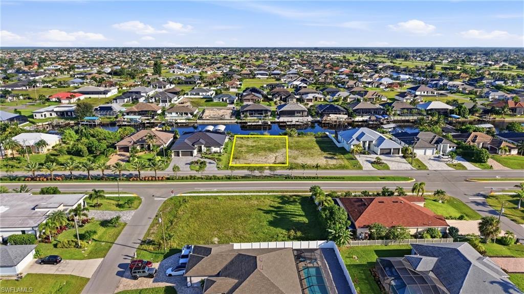 CAPE CORAL - Land