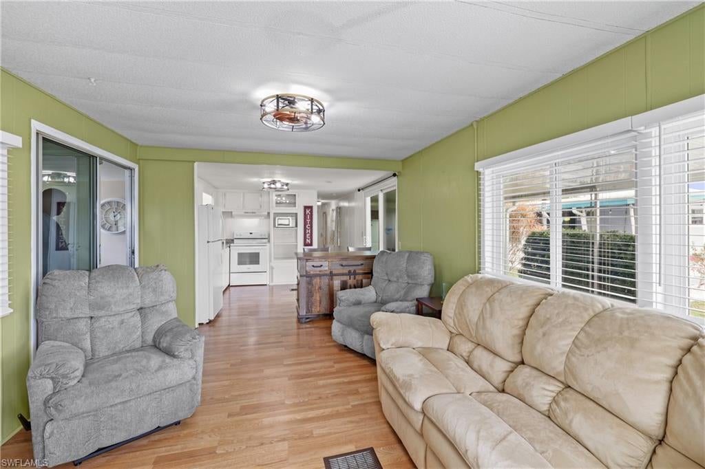 FOREST PARK MOBILE HOME - Residential