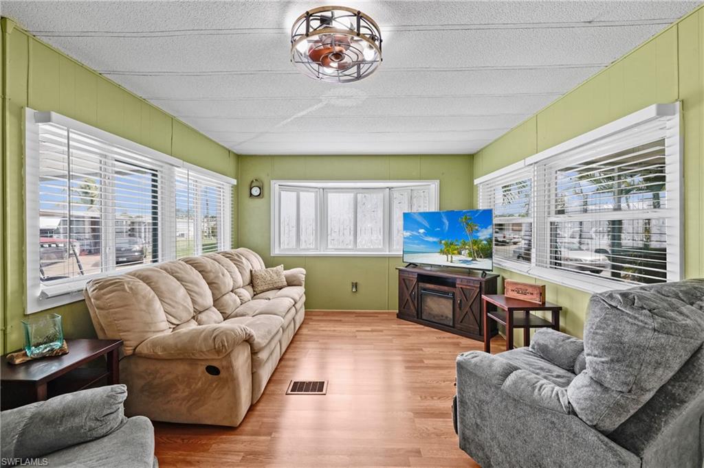 FOREST PARK MOBILE HOME - Residential