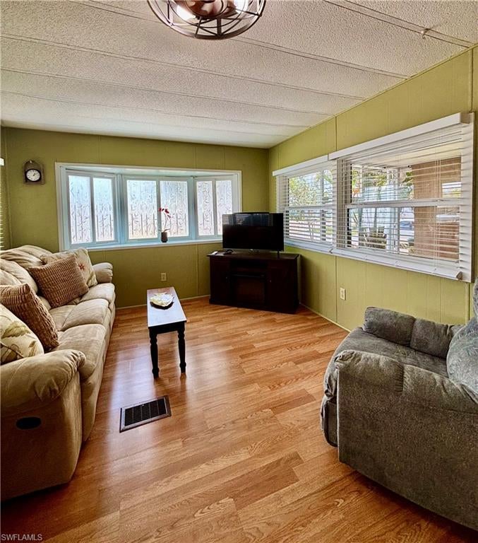 FOREST PARK MOBILE HOME - Residential