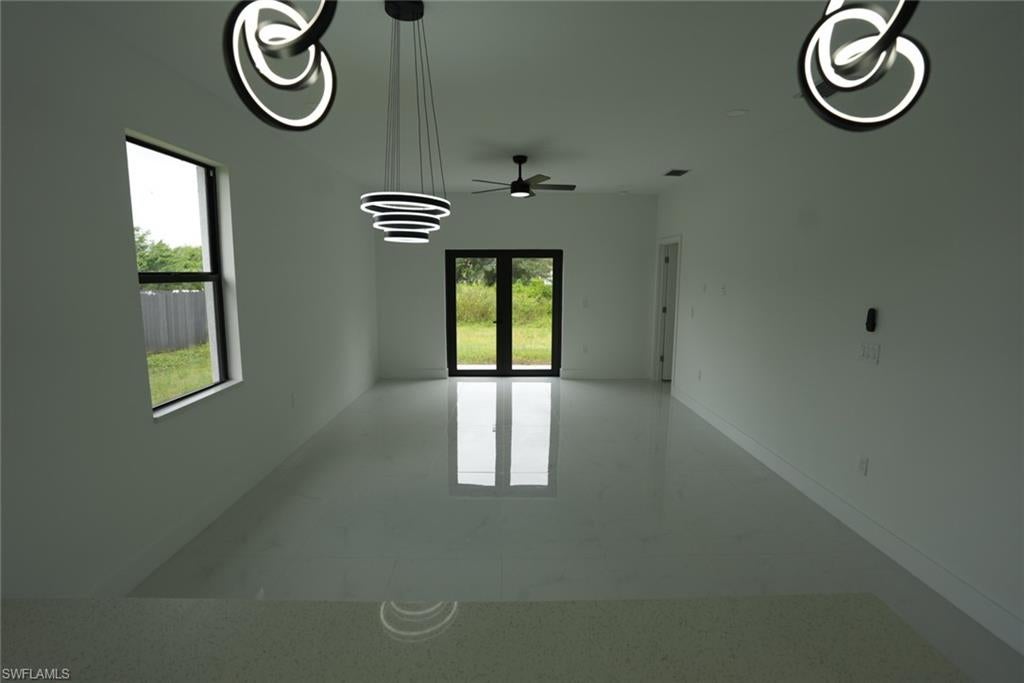 900 BUILDING - Residential
