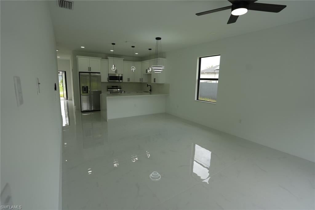900 BUILDING - Residential