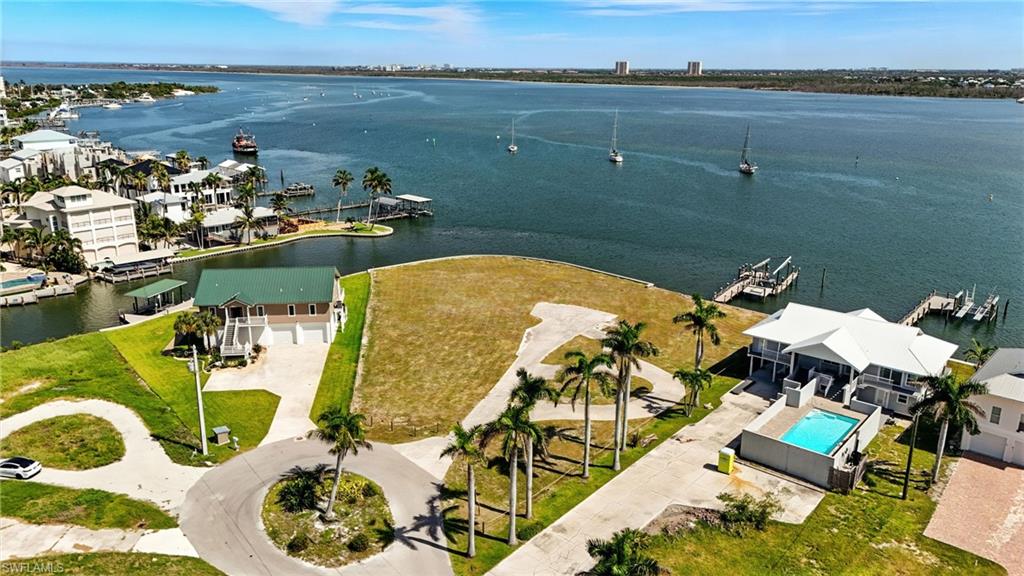ISLAND SHORES - Land