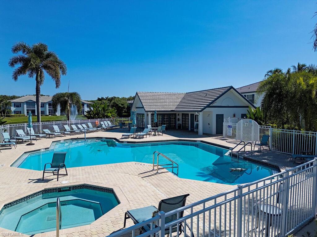 LAUREL OAKS AT PELICAN BAY - Residential