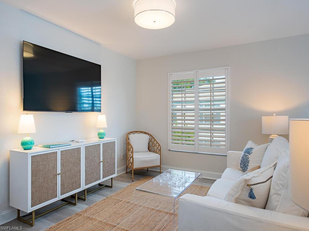 LAUREL OAKS AT PELICAN BAY - Residential
