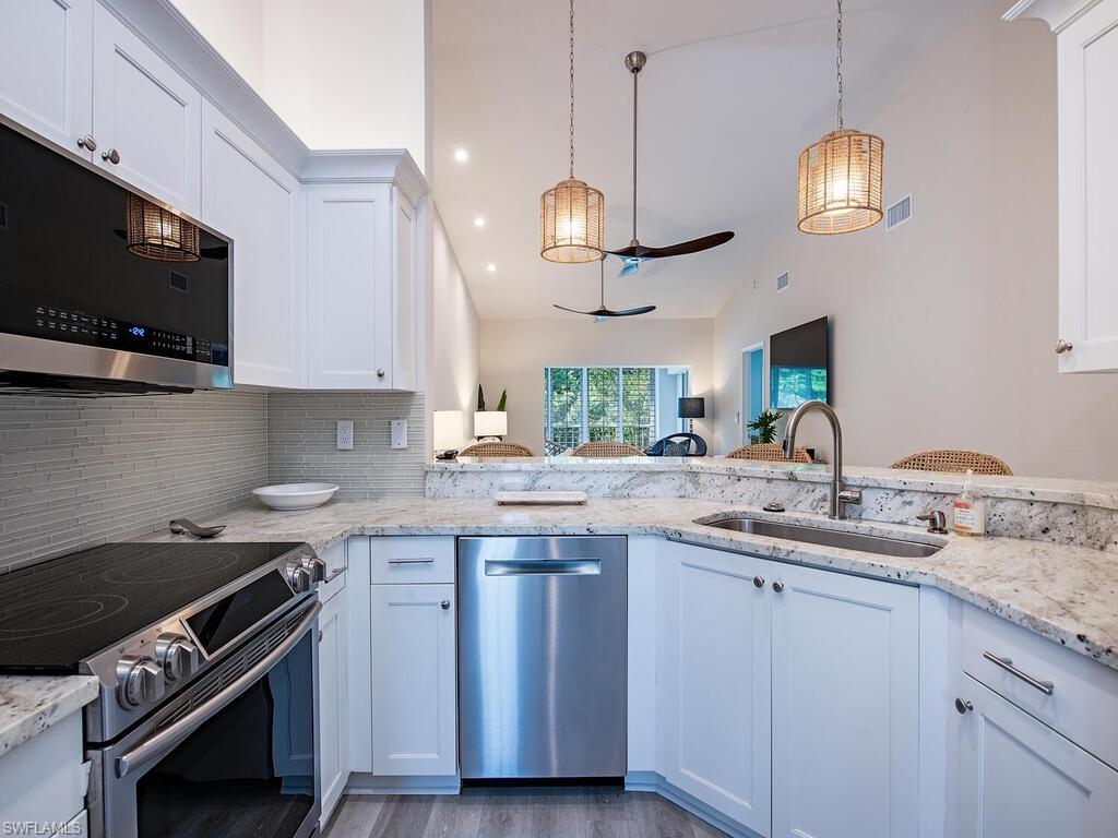LAUREL OAKS AT PELICAN BAY - Residential
