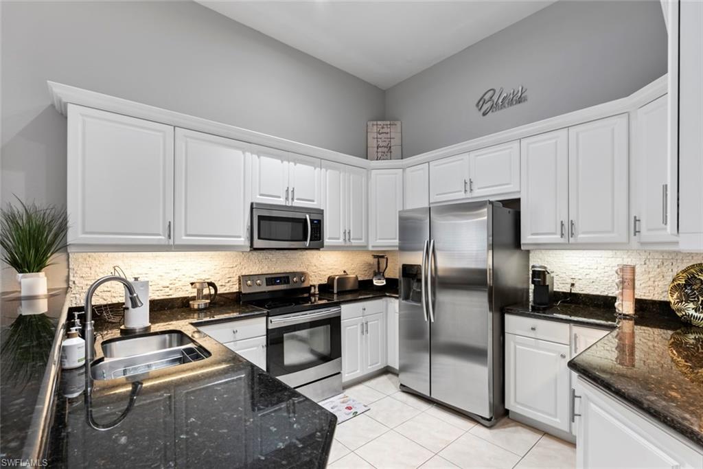 WILSHIRE LAKES - Residential Lease