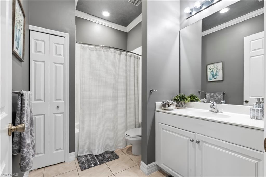 WILSHIRE LAKES - Residential Lease