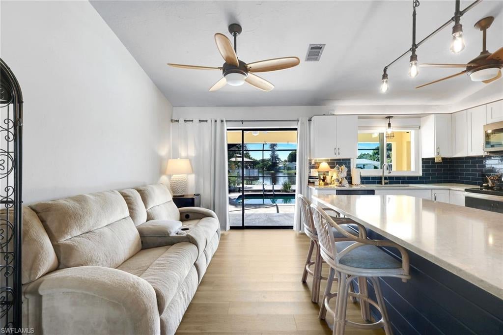 SANDY HOLLOW - Residential