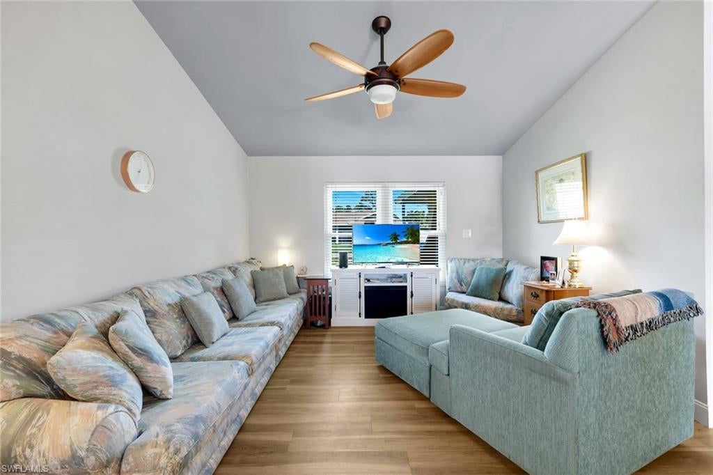 SANDY HOLLOW - Residential