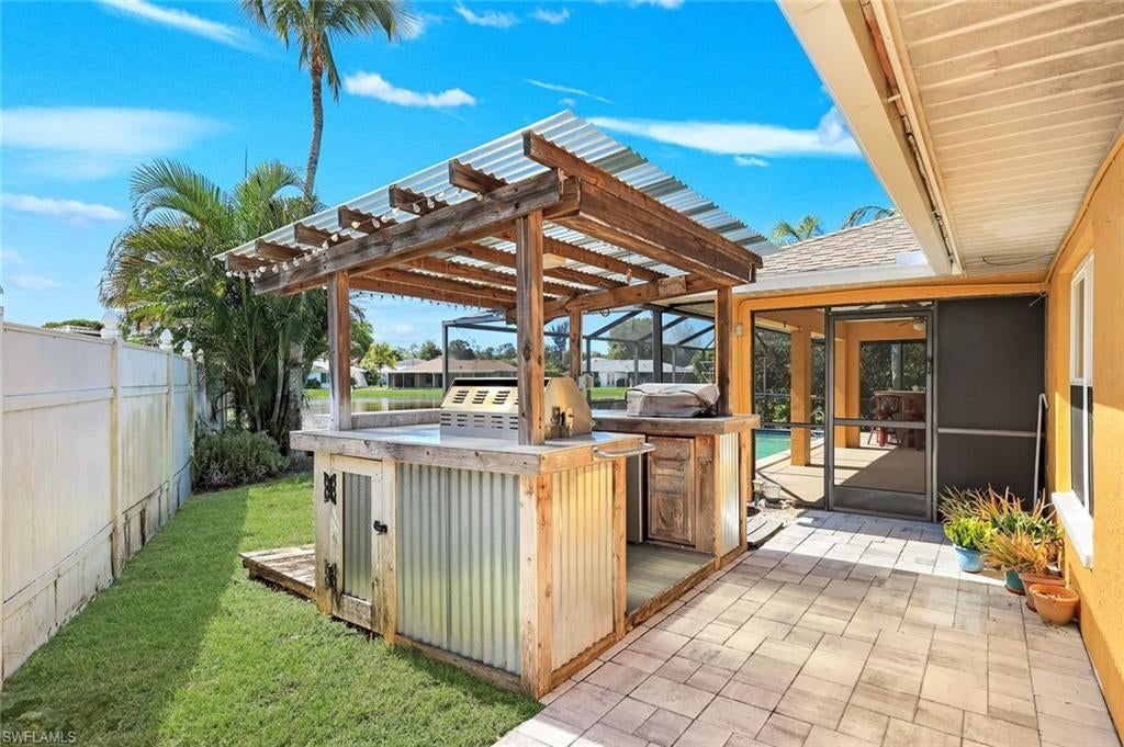 SANDY HOLLOW - Residential