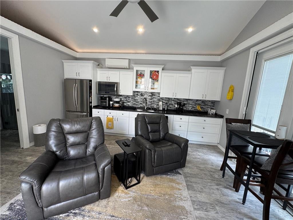 RIVERBEND MOTORCOACH RESORT - Land