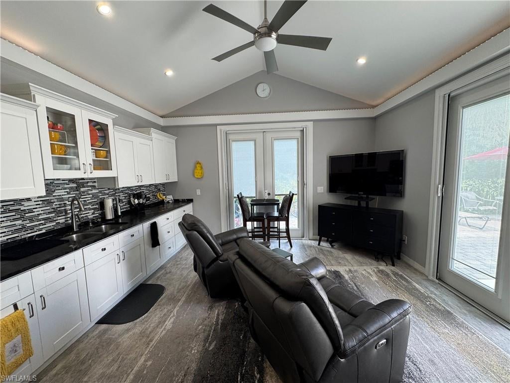 RIVERBEND MOTORCOACH RESORT - Land