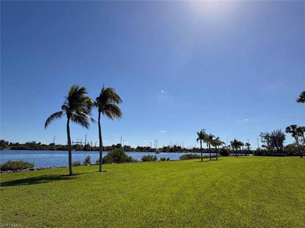 BAY POINTE YACHT & RACQUET CLUB - Residential
