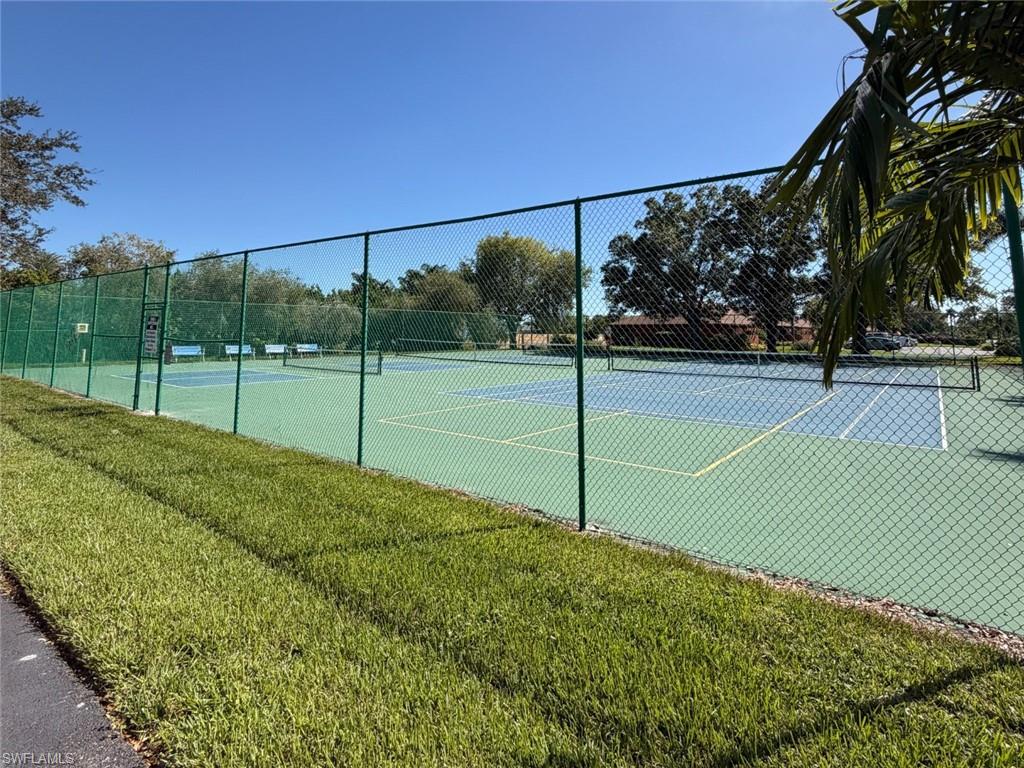 BAY POINTE YACHT & RACQUET CLUB - Residential