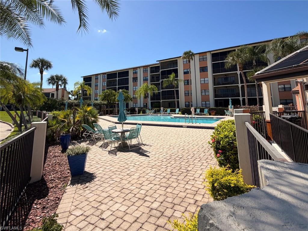 BAY POINTE YACHT & RACQUET CLUB - Residential