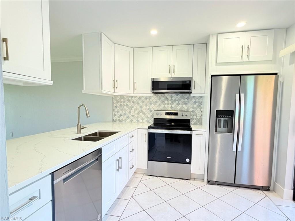 BAY POINTE YACHT & RACQUET CLUB - Residential