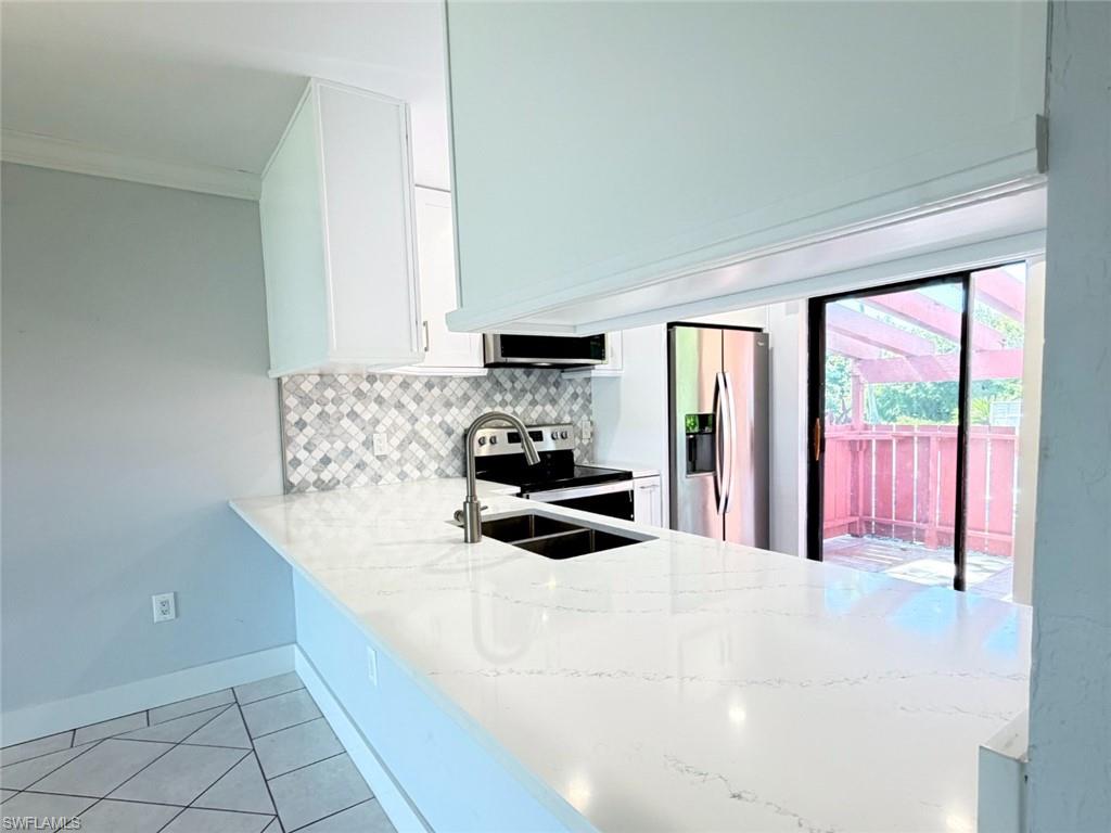 BAY POINTE YACHT & RACQUET CLUB - Residential