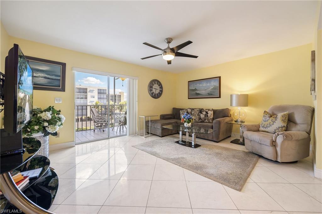 ROYAL PELICAN TOWNHOUSE - Residential