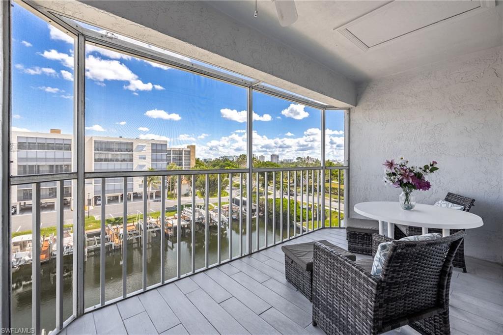 ROYAL PELICAN TOWNHOUSE - Residential